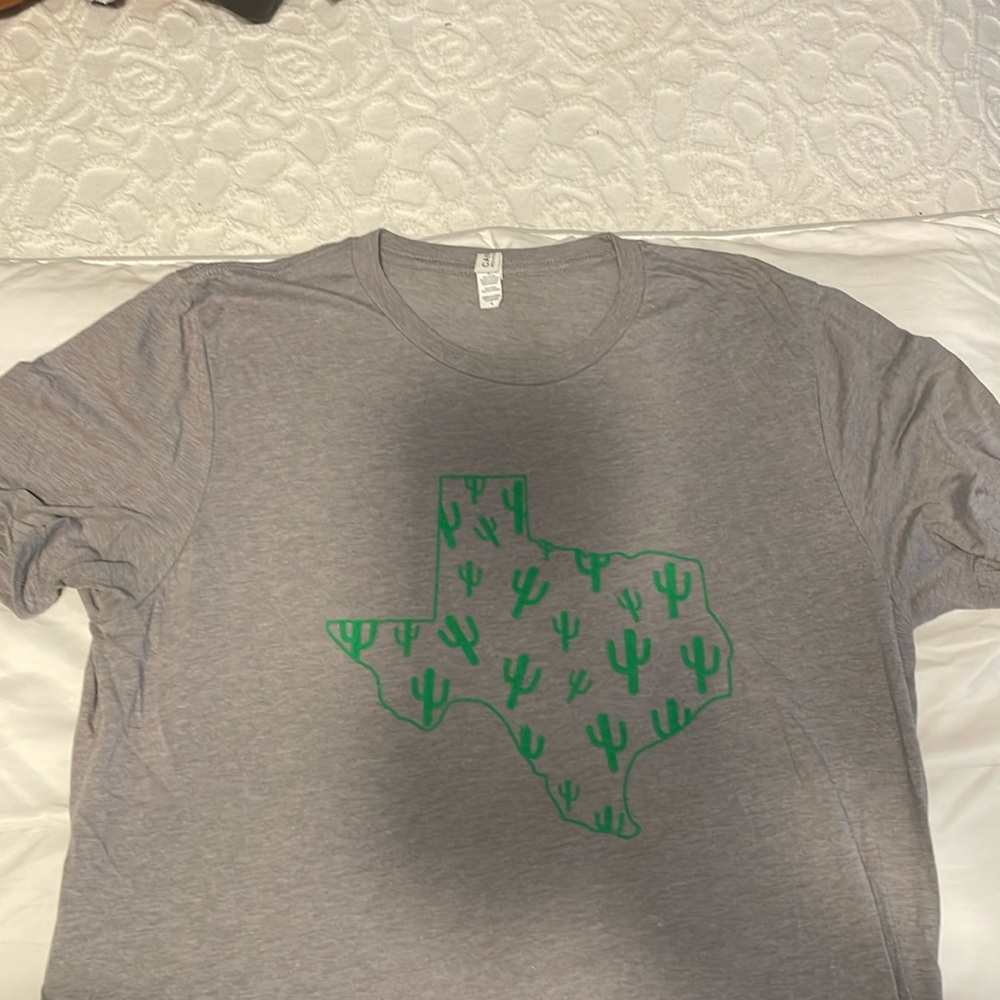 Gray cactus Texas tee